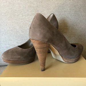Taupe Brown Suede Heels Platforms!